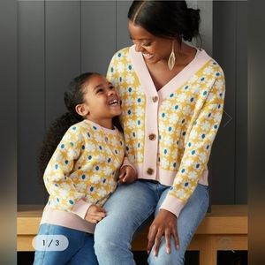 Hannah Anderson Far Out Flowers on Afternoon Sun Mommy & Me Sweaters - Size M